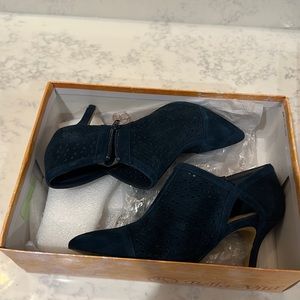 Bella Vita Tianna Navy Heels